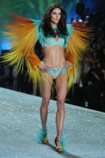 Hilary Rhoda feet photo thumbnail