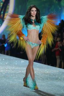 Hilary Rhoda feet photo thumbnail