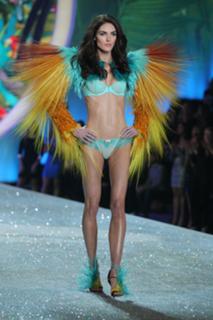 Hilary Rhoda feet photo thumbnail
