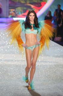 Hilary Rhoda feet photo thumbnail
