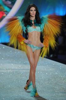 Hilary Rhoda feet photo thumbnail
