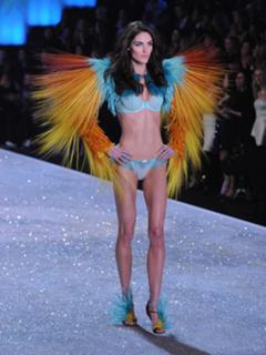 Hilary Rhoda feet photo thumbnail