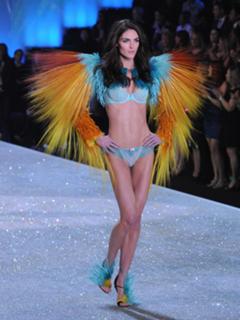 Hilary Rhoda feet photo thumbnail