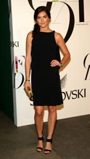 Hilary Rhoda feet photo thumbnail