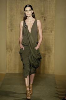 Hilary Rhoda feet photo thumbnail