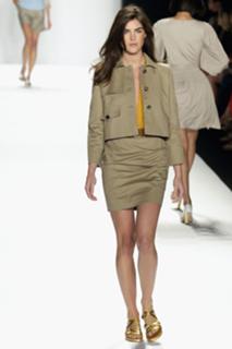Hilary Rhoda feet photo thumbnail