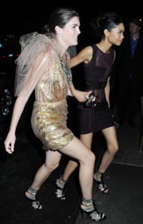 Hilary Rhoda feet photo thumbnail
