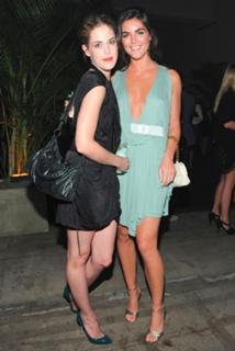 Hilary Rhoda feet photo thumbnail