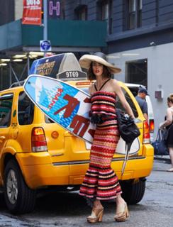 Hilary Rhoda feet photo thumbnail