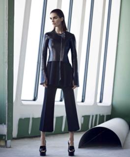 Hilary Rhoda feet photo thumbnail