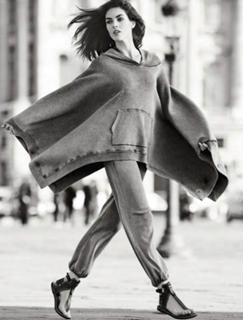 Hilary Rhoda feet photo thumbnail