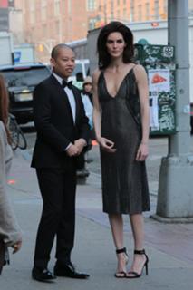 Hilary Rhoda feet photo thumbnail