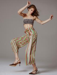 Hilary Rhoda feet photo thumbnail