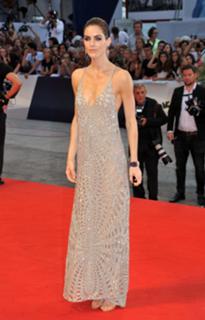 Hilary Rhoda feet photo thumbnail