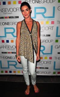 Hilary Rhoda feet photo thumbnail