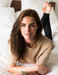 Hilary Rhoda feet photo thumbnail