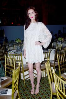Hilary Rhoda feet photo thumbnail