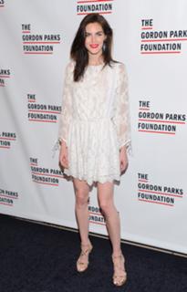 Hilary Rhoda feet photo thumbnail
