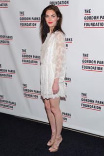 Hilary Rhoda feet photo thumbnail