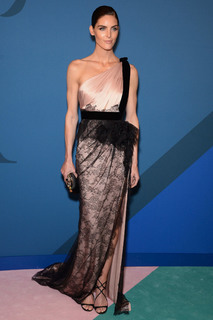 Hilary Rhoda feet photo thumbnail