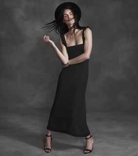 Hilary Rhoda feet photo thumbnail