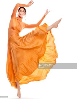 Hilary Rhoda feet photo thumbnail