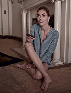 Hilary Rhoda feet photo thumbnail