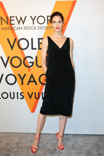 Hilary Rhoda feet photo thumbnail