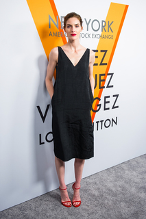 Hilary Rhoda feet photo thumbnail