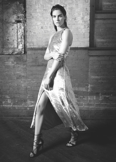 Hilary Rhoda feet photo thumbnail