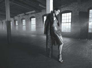Hilary Rhoda feet photo thumbnail