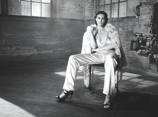 Hilary Rhoda feet photo thumbnail