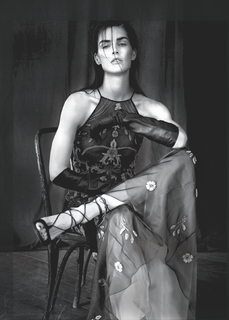 Hilary Rhoda feet photo thumbnail