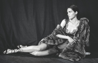 Hilary Rhoda feet photo thumbnail