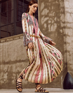 Hilary Rhoda feet photo thumbnail