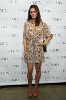 Hilary Rhoda feet photo thumbnail