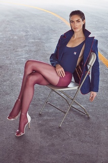Hilary Rhoda feet photo thumbnail