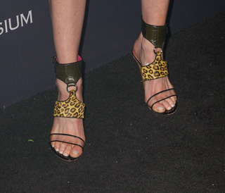 Hilary Rhoda feet photo thumbnail