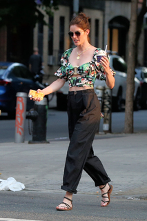 Hilary Rhoda feet photo thumbnail