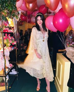 Hilary Rhoda feet photo thumbnail