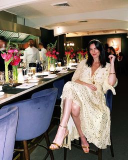 Hilary Rhoda feet photo thumbnail