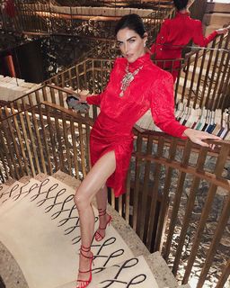 Hilary Rhoda feet photo thumbnail