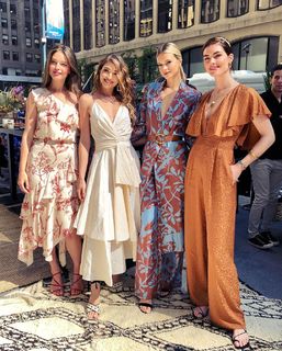 Hilary Rhoda feet photo thumbnail