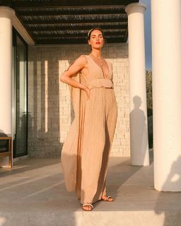 Hilary Rhoda feet photo thumbnail