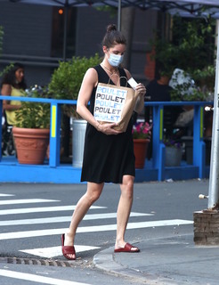 Hilary Rhoda feet photo thumbnail