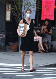 Hilary Rhoda feet photo thumbnail