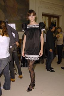Hilary Rhoda feet photo thumbnail