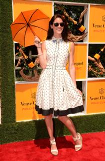 Hilary Rhoda feet photo thumbnail