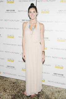 Hilary Rhoda feet photo thumbnail