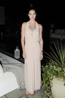 Hilary Rhoda feet photo thumbnail